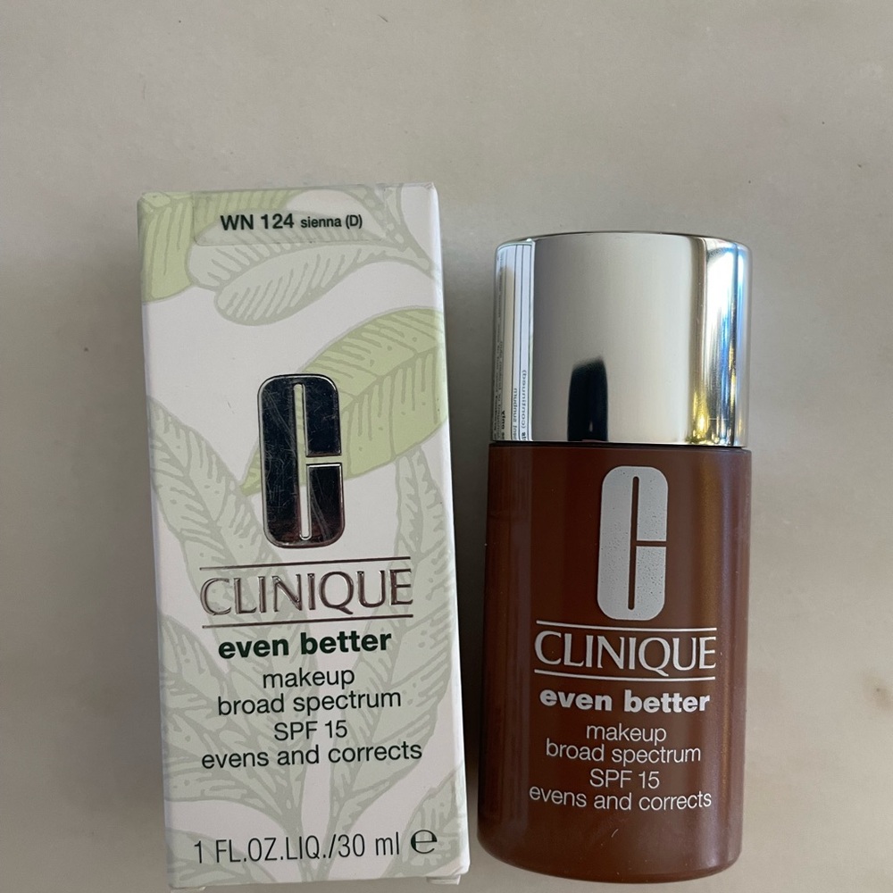 NIB Clinique Even Better Makeup SPF15 Foundation WN 124 SIENNA 1 fl. oz.